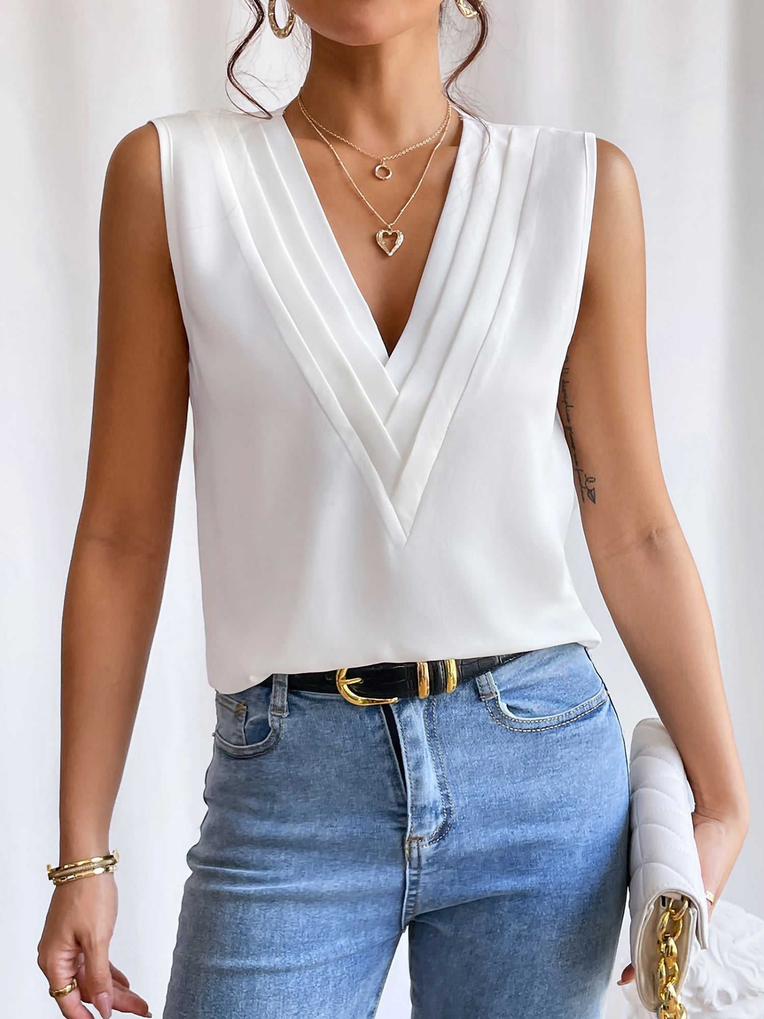 Women's A-Line Pleated Sleeveless V-Neck Blouse