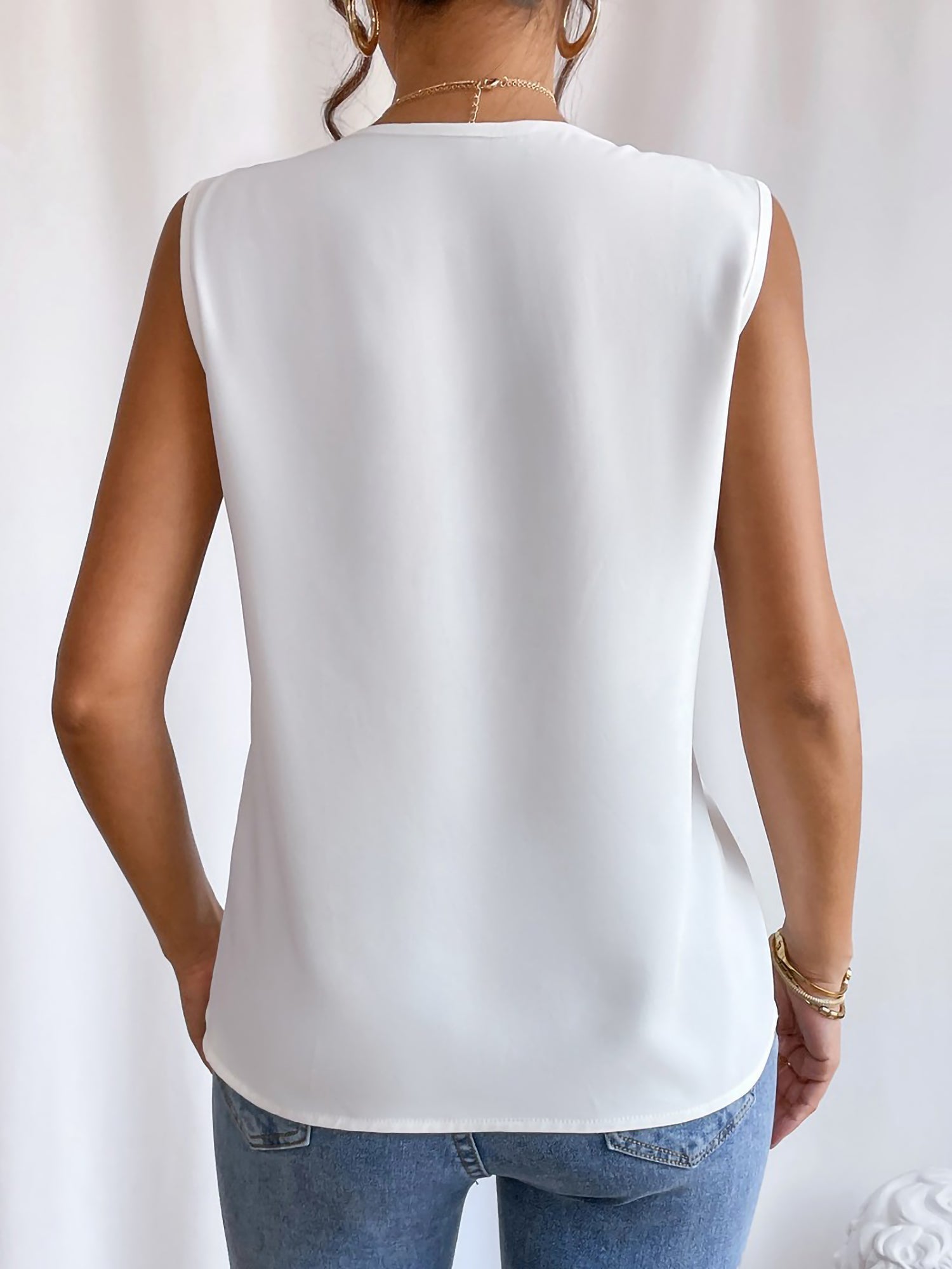 Women's A-Line Pleated Sleeveless V-Neck Blouse