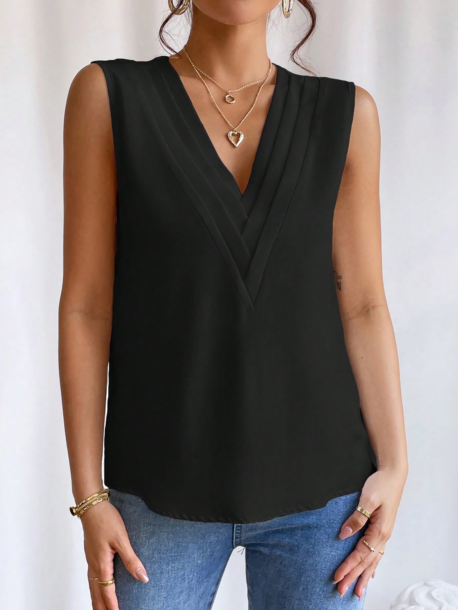 Women's A-Line Pleated Sleeveless V-Neck Blouse