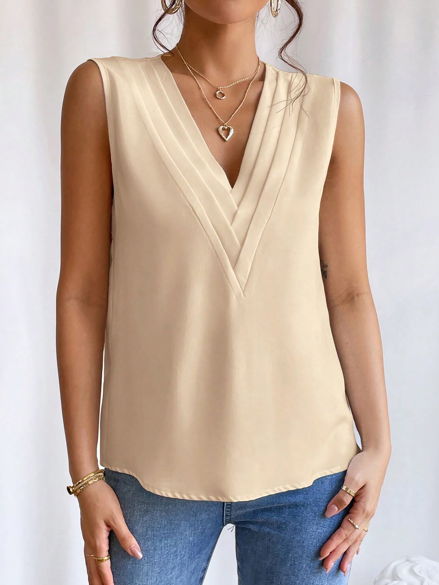 Women's A-Line Pleated Sleeveless V-Neck Blouse
