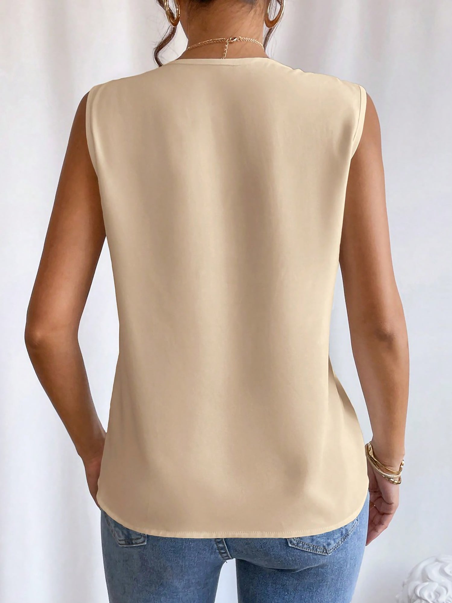 Women's A-Line Pleated Sleeveless V-Neck Blouse